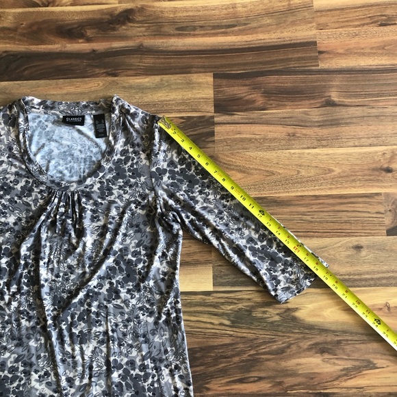 Classics by Liz Claiborne top - Picture 7 of 9